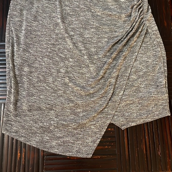 Gray faux wrap asymmetrical skirt with elastic waist, jersey material - Picture 4 of 10